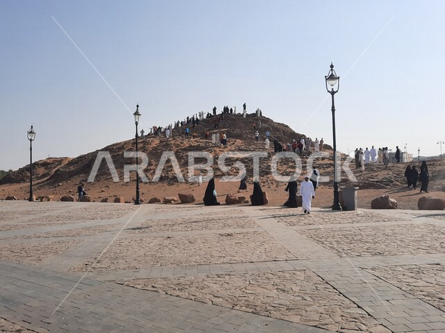 Picture of a road leading to Mount Uhud in Medina, Saudi Arabia, Islamic holy places