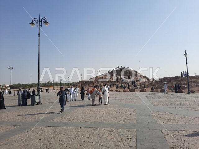 Picture of a road leading to Mount Uhud in Medina, Saudi Arabia, Islamic holy places