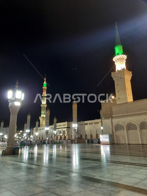 ساحة المسجد النبوي الشريف في المدينة المنورة بالمملكة العربية السعودية، العبادة والتقرب الى الله، الحرم النبوي الشريف، أماكن إسلامية مقدسة، المجمع الخارجي للمسجد النبوي في المدينة المنورة، معالم دينية إسلامية