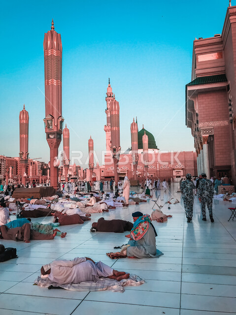 A group of worshipers in the courtyard of the Prophet’s Mosque in Madinah, Kingdom of Saudi Arabia, the Prophet’s Mosque, the Prophet’s Mosque, the green roof, worship and getting closer to God, religious landmarks in Saudi