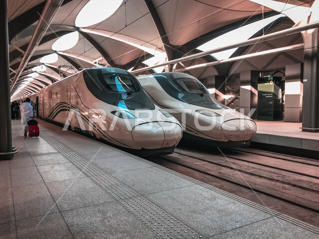 قطار الحرمين السريع في مكة المكرمة بالمملكة العربية السعودية، محطة سكة حديد الحرمين في مكة المكرمة، سكة حديدية، خط سريع، خط كهربائي يربط بين مكة المكرمة والمدينة المنورة، وسائل النقل والمواصلات