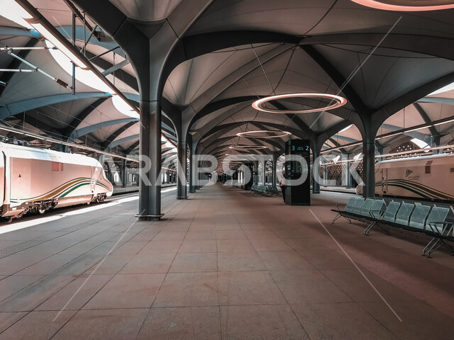 قطار الحرمين السريع في مكة المكرمة بالمملكة العربية السعودية، محطة سكة حديد الحرمين في مكة المكرمة، سكة حديدية، خط سريع، خط كهربائي يربط بين مكة المكرمة والمدينة المنورة، وسائل النقل والمواصلات