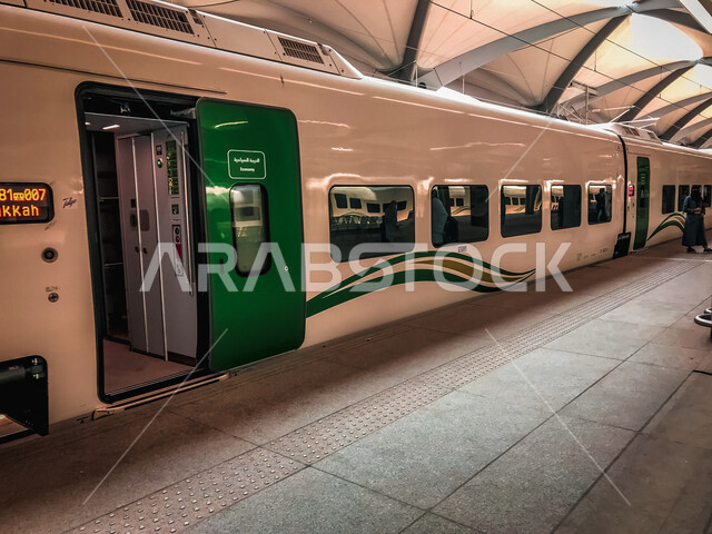قطار الحرمين السريع في مكة المكرمة بالمملكة العربية السعودية، محطة سكة حديد الحرمين في مكة المكرمة، سكة حديدية، خط سريع، خط كهربائي يربط بين مكة المكرمة والمدينة المنورة، وسائل النقل والمواصلات