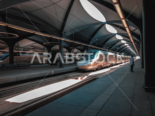 قطار الحرمين السريع في مكة المكرمة بالمملكة العربية السعودية، محطة سكة حديد الحرمين في مكة المكرمة، سكة حديدية، خط سريع، خط كهربائي يربط بين مكة المكرمة والمدينة المنورة، وسائل النقل والمواصلات