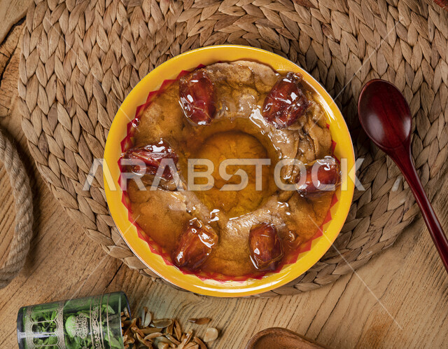 صورة مقربة لطبق العريكة اللذيذ، المطاعم العربية، مأكولات تراثية سعودية، مطاعم للمأكولات العربية الشرقية، وجبات الطعام الشهية، وصفات طعام لذيذة، المأكولات الشهية، العريكة السعودية، المطاعم العربية