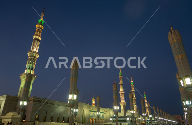 صورة إبداعية مقربة للمسجد النبوي الشريف في المدينة المنورة بالمملكة العربية السعودية، الحرم النبوي الشريف، أماكن إسلامية مقدسة، إسلاميات وعبادة، المعالم الدينية الإسلامية ، المظلات الإلكترونية