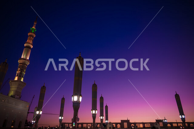 صورة إبداعية مقربة للمسجد النبوي الشريف في المدينة المنورة بالمملكة العربية السعودية، الحرم النبوي الشريف، أماكن إسلامية مقدسة، إسلاميات وعبادة، المعالم الدينية الإسلامية ، المظلات الإلكترونية