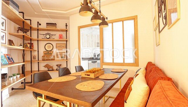 غرفة معيشة بتصاميم عصرية وجذابة، ديكورات رائعة، أثاث منزلي راقي، تصاميم رائعة وجميلة، اثاث خشبي حديث، شقق سكنية راقية