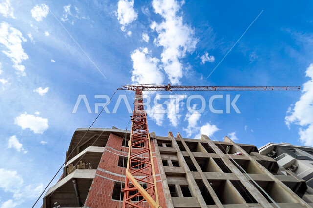 صورة مقربة لمبنى سكني تحت الانشاء، الطوب الاحمر، الهندسة المعمارية، رافعة الخرسانة، التطور العمراني، مشاريع سكنية، شقق سكنية