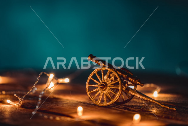 مدفع رمضان عربي تقليدي معدني، إضاءة وزينة، مدفع دخول وقت الإفطار في شهر رمضان, الإحتفال والبهجه بقدوم شهر رمضان، ديكورات وأنوار، اجواء رمضانية رائعه، الاستعداد لدخول شهر رمضان المبارك