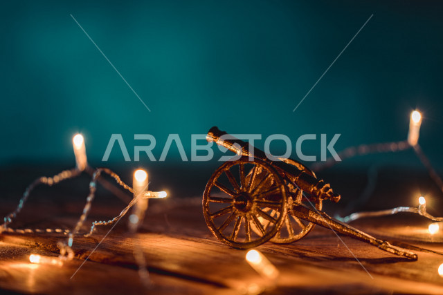 مدفع رمضان عربي تقليدي معدني، إضاءة وزينة، مدفع دخول وقت الإفطار في شهر رمضان, الإحتفال والبهجه بقدوم شهر رمضان، ديكورات وأنوار، اجواء رمضانية رائعه، الاستعداد لدخول شهر رمضان المبارك