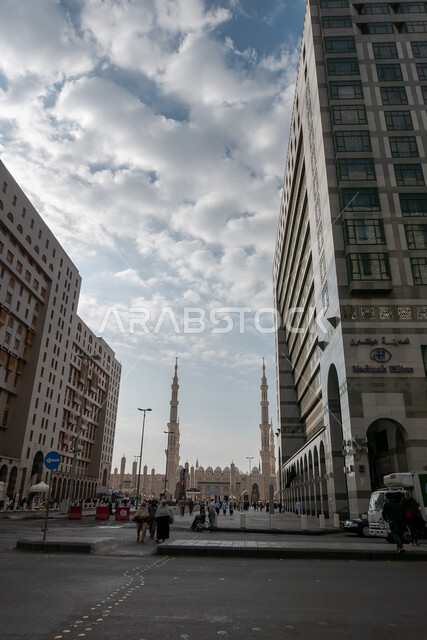 المسجد النبوي الشريف في المدينة المنورة بالمملكة العربية السعودية، الشوارع المحيطة بالمسجد النبوي، أبراج مكة المكرمة، فندق هيتلون، المسجد النبوي، معالم المدينة المنورة، السياحة في السعودية