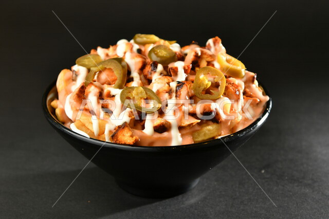 طبق سلطة المقبلات اللذيذ، اطباق عربية، ماكولات شرقية، مطاعم للمأكولات العربية الشرقية، وجبات الطعام الشهية، اكلات عربية شرقية