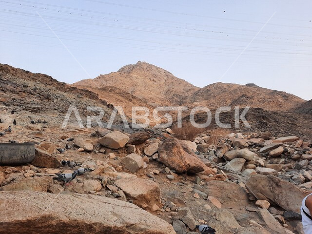 جبل غار ثور جنوب مكة المكرمة بالمملكة العربية السعودية ، جبال مكة ، أماكن إسلامية مقدسة ، جبال السعودية ، معالم تاريخية إسلامية 