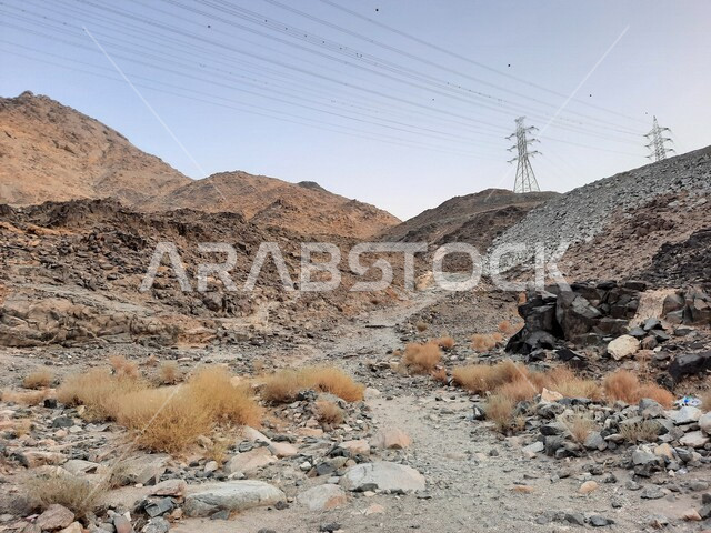 جبل غار ثور جنوب مكة المكرمة بالمملكة العربية السعودية ، جبال مكة ، أماكن إسلامية مقدسة ، جبال السعودية ، معالم تاريخية إسلامية 