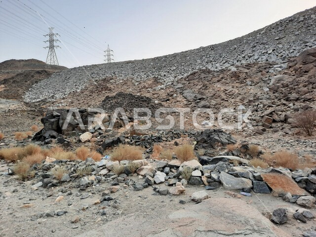 جبل غار ثور جنوب مكة المكرمة بالمملكة العربية السعودية ، جبال مكة ، أماكن إسلامية مقدسة ، جبال السعودية ، معالم تاريخية إسلامية 