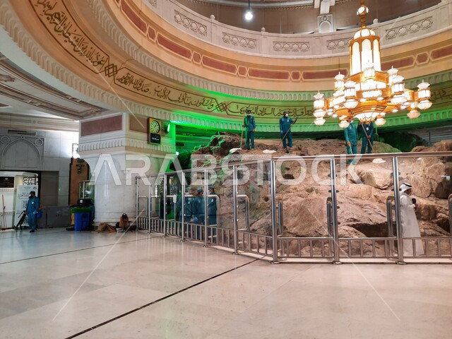 Group of workers cleaning the hills of Safa at the Grand Mosque, Jabal Al Safa and Al Marwa in Mecca, Saudi Arabia, Islamic holy places, Islamic religious landmarks, Islamism and worship