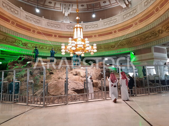 Group of workers cleaning the hills of Safa at the Grand Mosque, Jabal Al Safa and Al Marwa in Mecca, Saudi Arabia, Islamic holy places, Islamic religious landmarks, Islamism and worship
