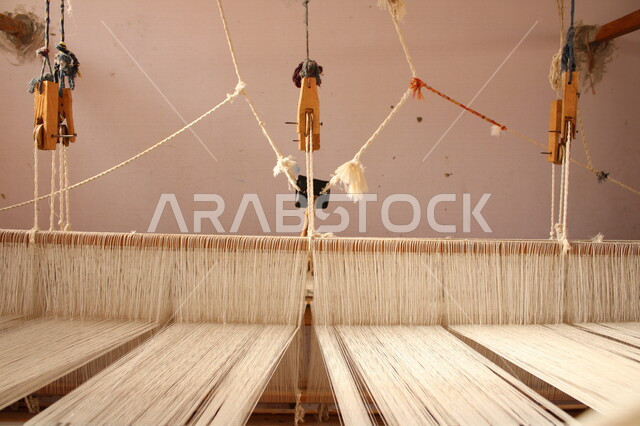 صناعة النسيج اليدوي على النول ، مهن وحرف شعبية قديمة ، صناعة الغزل والنسيج ، آلة النسيج ، حرف وصناعات ، صناعات حرفية ، منسوجات تقليدية ، مهن تراثية