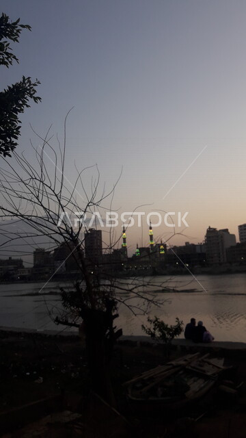 صورة إبداعية ظلية على شاطئ البحر ، جمال السماء والمناظر الطبيعية الخلابة ، خلفية الطبيعة ، المناظر البحرية الهادئة ، هدوء وجمال البحر