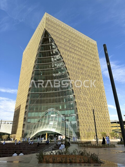 المدينة الرقمية في مدينة الرياض بالمملكة العربية السعودية ، الفن الهندسي المعماري ، معالم الرياض السياحية الشهيرة ، مبنى زجاجي ، المدينة التقنية
