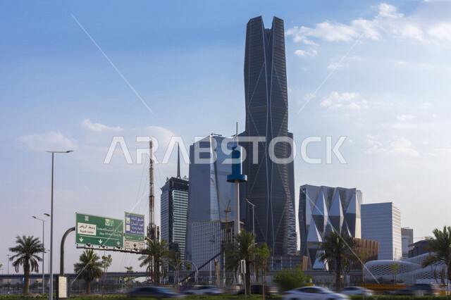مركز الملك عبدالله المالي ( كافد ) في مدينة الرياض بالمملكة العربية السعودية ، الأبراج وناطحات السحاب ، معالم الرياض السياحية الشهيرة ، الفن الهندسي المعماري ، السياحة في السعودية ، طرق وشوارع السعودية