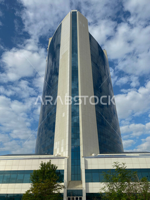 صوره مقربه لبرج الهيئه العامه للأرصاد وحماية البيئه في مدينة جده, أبراج وناطحات مدينة جده, التطور العمراني, التصميم الهندسي والمعماري الحديث, مؤسسه حكوميه سعوديه, مركز للأرصاد