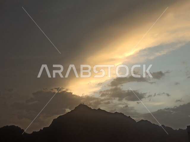 صوره ظليه للجبل وقت غروب الشمس, السماء والغيوم وقت غروب الشمس, الطبيعه الجبليه في المملكه العربيه السعوديه