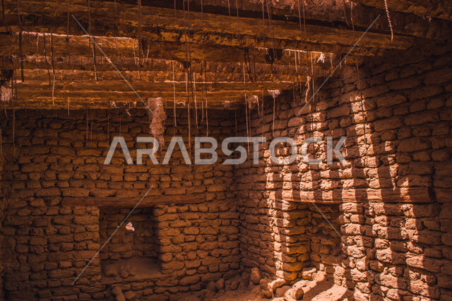 منزل حجري قديم ، أماكن تاريخية أثرية بالسعودية ، بيوت قديمة، هيكل القبائل العربية القديمة المهجورة في المناطق الصحراوية ، البنية القبلية القديمة المهجورة ، بيت حجري قديم ، مبنى عربي قديم