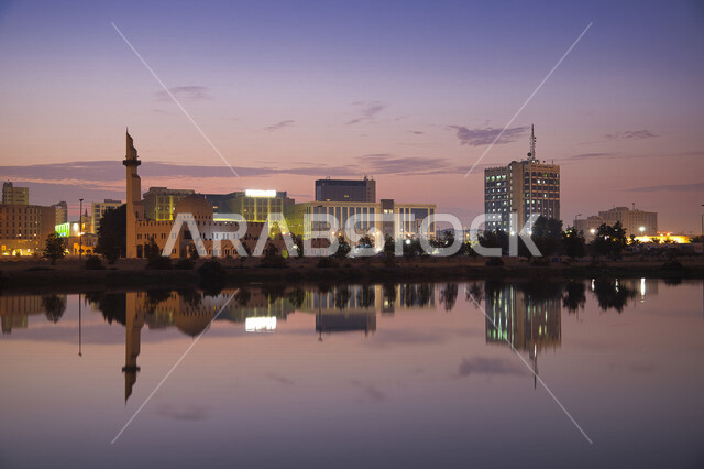 صورة إبداعية لمدينة جدة في المملكة العربية السعودية وقت الغروب ، الفن الهندسي المعماري بالسعودية ، صورة لإنعكاس المباني على كورنيش جدة السياحي ، معالم جدة السياحية الشهيرة