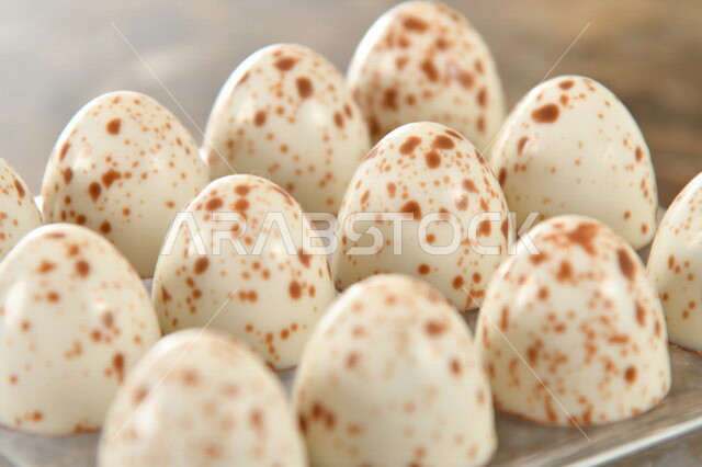 قالب قطع الشوكولاتة , صناعة وإعداد حلوى الشوكولاتة , مجموعة من حبات الشوكولاتة , حلويات مناسبات واستقبال , حلوى العيد , ترافل بالشوكولاته , حلويات وسكريات .