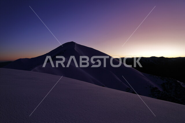 الكثبان الرملية في المناطق الصحراوية، التشكيلات الرملية، الرمال الذهبية في الصحراء، التضاريس الصحراوية، مناطق صحراوية، جمال الطبيعة الصحراوية، خلفية للطبيعة الصحراوية