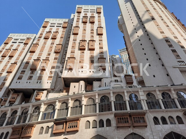 صوره مقربه لأبراج مكه المطله على الحرم المكي في مكه المكرمه, فنادق فاخره أمام الحرم المكي, التطور العمراني في مكه المكرمه, الفن الهندسي والعمراني لفنادق مكه