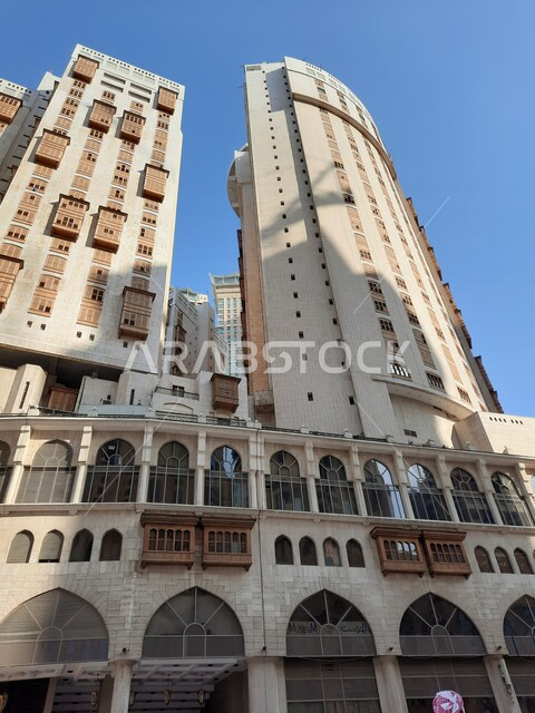 صوره مقربه لأبراج مكه المطله على الحرم المكي في مكه المكرمه, فنادق فاخره أمام الحرم المكي, التطور العمراني في مكه المكرمه, الفن الهندسي والعمراني لفنادق مكه