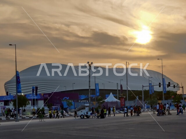  صوره من الخارج لملعب أحمد بن علي في مدينة الدوحه في قطر, بطولة كأس العالم 2022 في قطر, نهائيات كأس العالم 2022, كاس العالم فيفا, مونديال قطر, تشجيع الفريق القطري لكرة القدم, الشغف بكرة القدم, أنديه وتشجيع