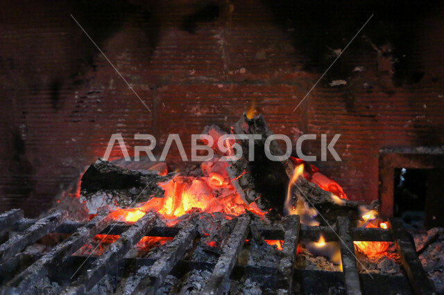 صورة مقربة لنيران مشتعلة، موقد حطب، مدفئة أخشاب، فحم مشتعل