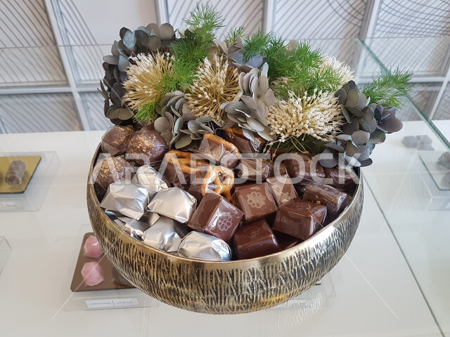 تصوير مقرب لصينية الشوكولاته اللذيذه, ضيافه فاخره, أعياد ومناسبات, حلويات وسكاكر, شوكلاته وحلويات, هدايا