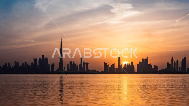 صورة بانوراميا لبرج خليفة في دبي بالامارات العربية المتحدة، الواجهة البحرية، غروب الشمس، الابراج وناطحات السحاب، معالم دبي المشهورة، الفن الهندسي المعماري، السياحة في الامارات