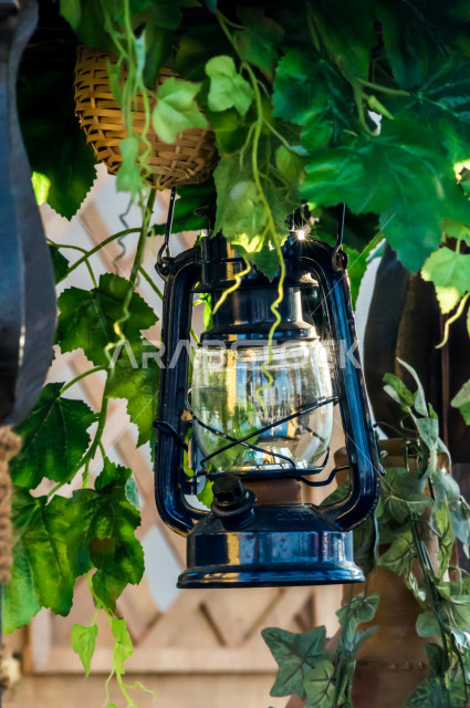 فانوس عربي ، ضوء الشارع التلقائي على الحائط ، مستشعر الضوء معلق بالسقف ، الإضاءة الزخرفية بالشوارع ، بتصميم عربي سعودي