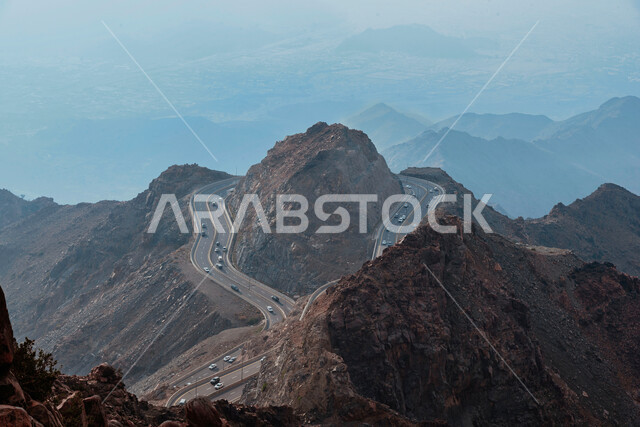 جبال الهدا في مدينة الطائف غرب المملكة العربية السعودية، ممر جبلي ملتوي، المرتفعات الجبلية، السياحة في السعودية، جبال الطائف، عقبة الهدا في مدينة الطائف