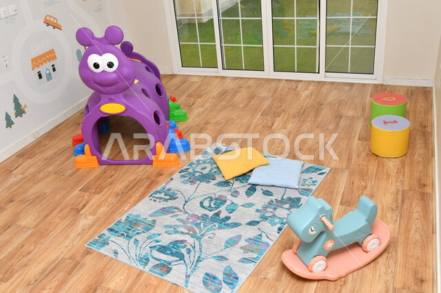 غرفة مليئه بألعاب الأطفال الترفيهيه, حضانة أطفال, روضة أطفال, ألعاب متنوعه لتسليه وترفيه الأطفال, غرفة أطفال جميله