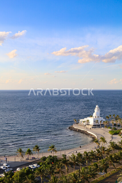 مسجد الجزيرة في جدة بالمملكة العربية السعودية، واجهة جدة البحرية، كورنيش جدة، الاشجار والنباتات الخضراء، جمال الطبيعة الخلابة، معالم جدة المشهورة، السياحة في السعودية
