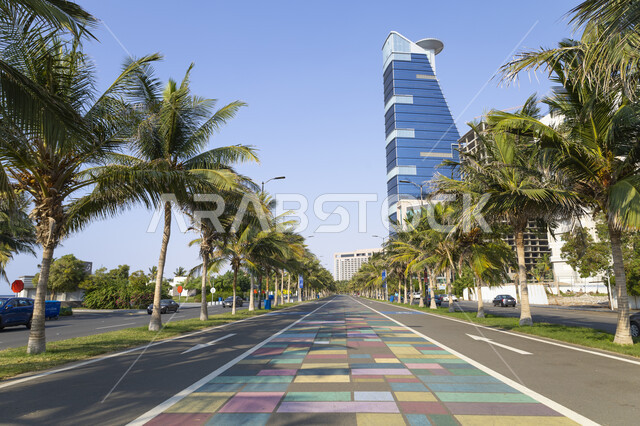 برج الكورنيش في جدة بالمملكة العربية السعودية، الواجهه البحرية، الاشجار والنباتات الخضراء، كورنيش جدة، معالم جدة المشهورة، السياحة في السعودية