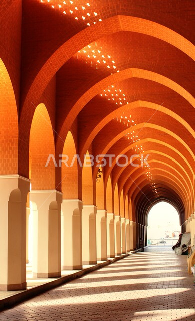 مسجد ذو الحليفة في المدينة المنورة في المملكة العربية السعودية، ميقات ذو الحليفة، الهندسة المعمارية الاسلامية،مسجد الميقات، الطراز المعماري الإسلامي، أبيار علي، ممر المسجد الفارغ، معالم اسلامية