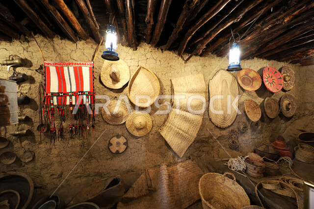 اعمل غزل النسيج، اشغال وحرف يدوية، غزل النسيج والصوف، متحف، حرف سعودية تاريخية قديمة، اعمال تراثية قديمة