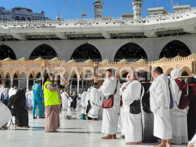 Umrah Description Pilgrims and Umrah performers in the Holy Mosque of Mecca in Makkah Al ...