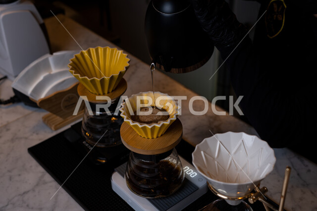 فلتر القهوة ، قهوة مقطرة ، قهوة مخمرة ، قمع ترشيح ، وعاء قهوة زجاجي ، قهوة مختصة ، مشروبات ساخنة ، كافيهات السعودية