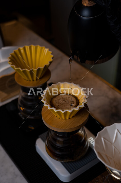 فلتر القهوة ، قهوة مقطرة ، قهوة مخمرة ، قمع ترشيح ، وعاء قهوة زجاجي ، قهوة مختصة ، مشروبات ساخنة ، كافيهات السعودية