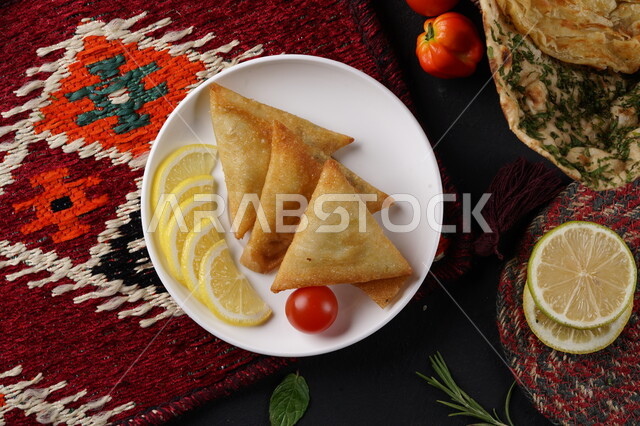 طبق سمبوسة ، المقبلات ، مأكولات عربية ، مطبخ سعودي