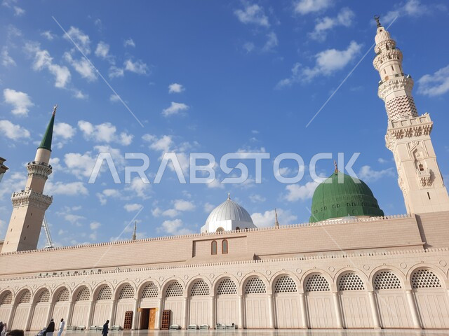 المسجد النبوي الشريف في المدينة المنورة بالمملكة العربية السعودية، الحرم النبوي الشريف، أماكن إسلامية مقدسة، إسلاميات وعبادة، المعالم الدينية الإسلامية ، القبة الخضراء ومئذنة المسجد النبوي الشريف